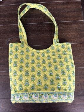 *FREE SHIPPING* Vera Bradley Citrus Lime Floral & Elephant Tote Bag